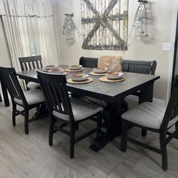 Gorgeous Dining Table With Bench And 4 Chairs $750 Firm