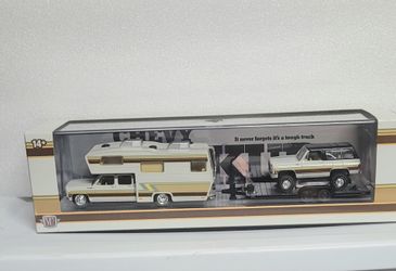 M2 Machines 1974 Chevrolet Cheyenne Super 30 & K5 Blazer Die-cast Set