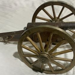 Vintage Miniature Cannon Replica – Wood & Metal Collectible