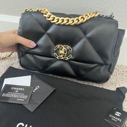 Beautiful, genuine, sheepskin leather Chanel bag