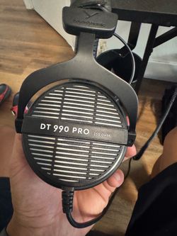 Streaming & Gaming Audio Bundle – Turtle Beach Stealth Pro + Elgato Wave XLR + Beyerdynamic DT 990 Pro