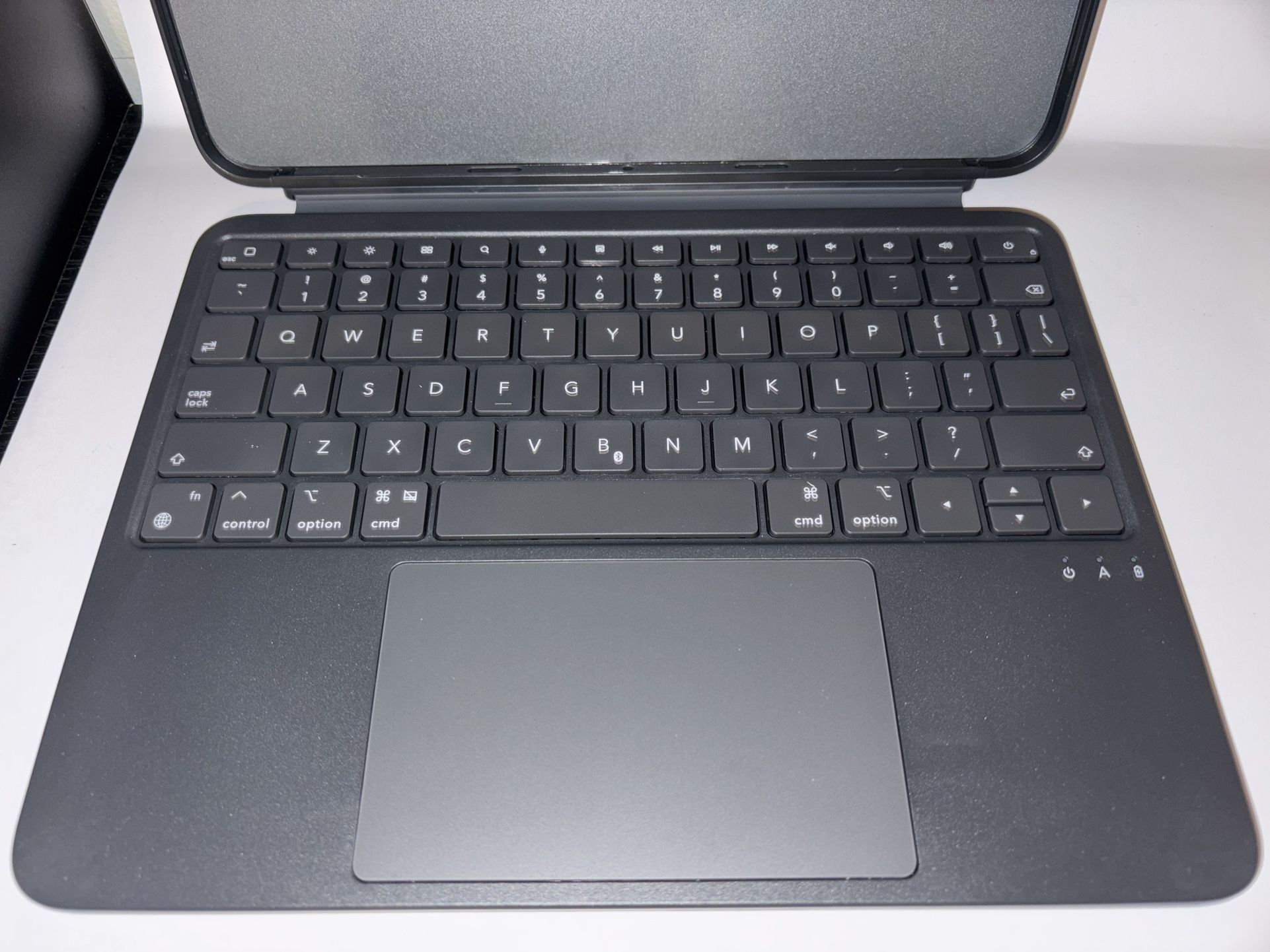 Gray iPad Air 5th Gen (10.9 Inches) Keyboard Case