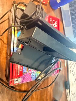 Nintendo Switch Docking Station, Cords and box