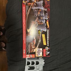 Mario kart Bowser Castle Hot Wheels