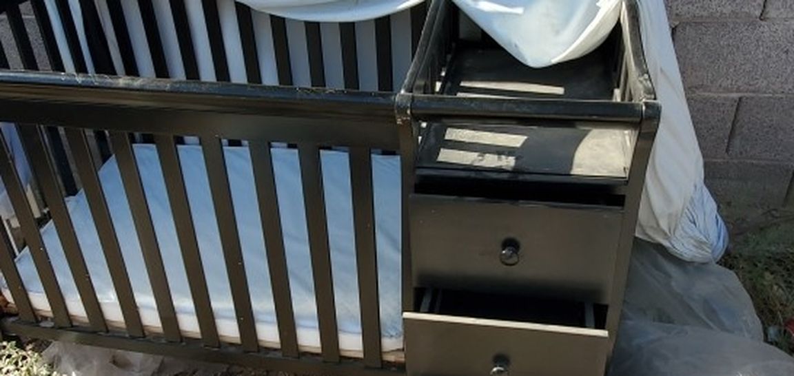 Wooden Baby Crib/ Drawers