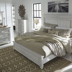 Kanwyn Whitewash Panel Bedroom Set

