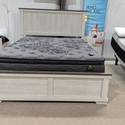 Complete Queen Wood Panel Bed 🛏️
