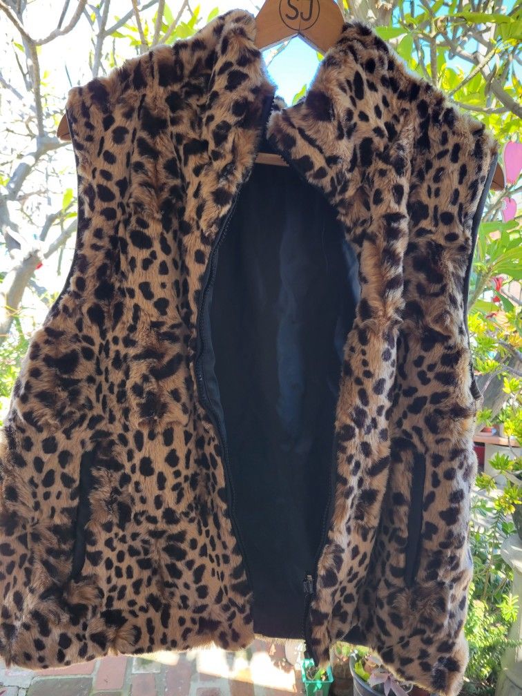 faux leopard fur vest size L