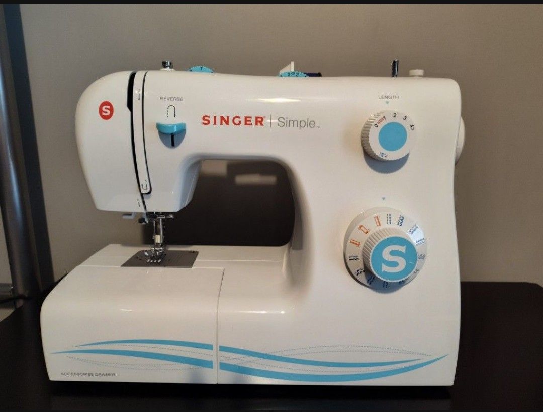 Singer Simple Sewing Machine In Good Condition