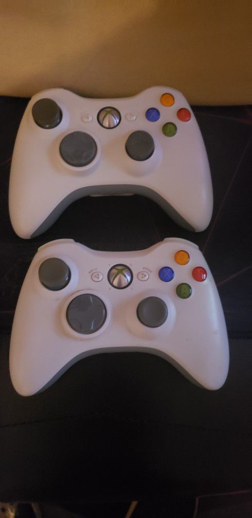 2 Xbox 360 Controllers 