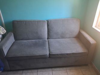 Couch/pull out bed
