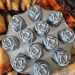 Nordic Ware Bundt Roses Mold