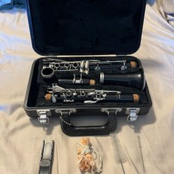 Yamaha Clarinet w/ Case, Reed Holder, And Cleaning Supplies
