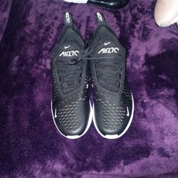 Nike 270 Size 8 Women's