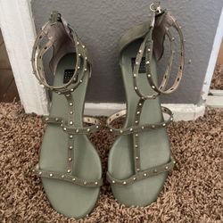 women’s sandals almost new size 8.5
