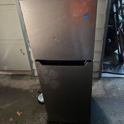 mini fridge 