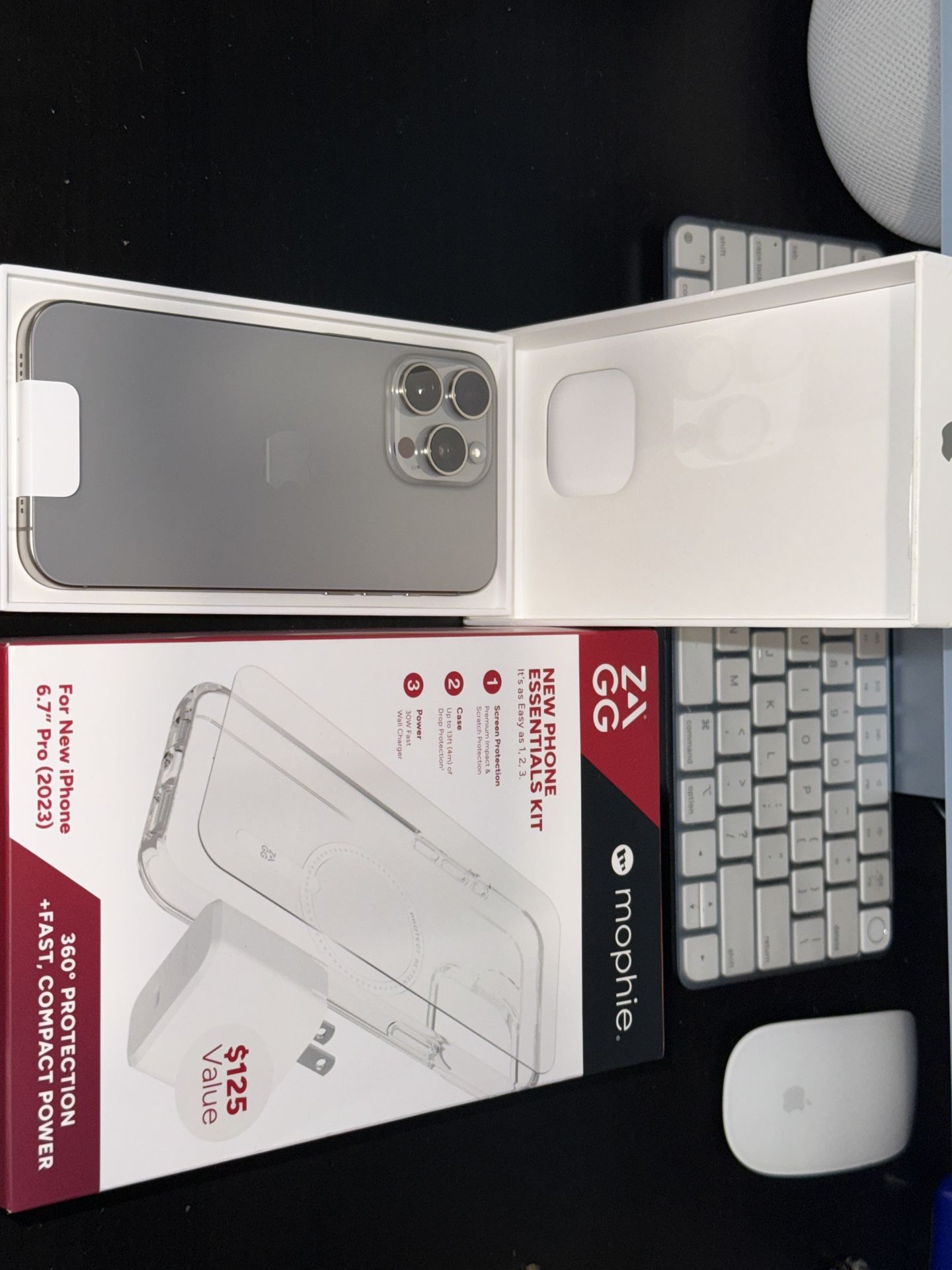 Brand New Iphone 15 Pro Max ( Unlocked )