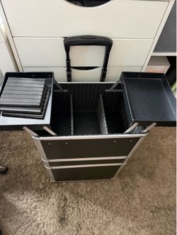 Rolling makeup case
