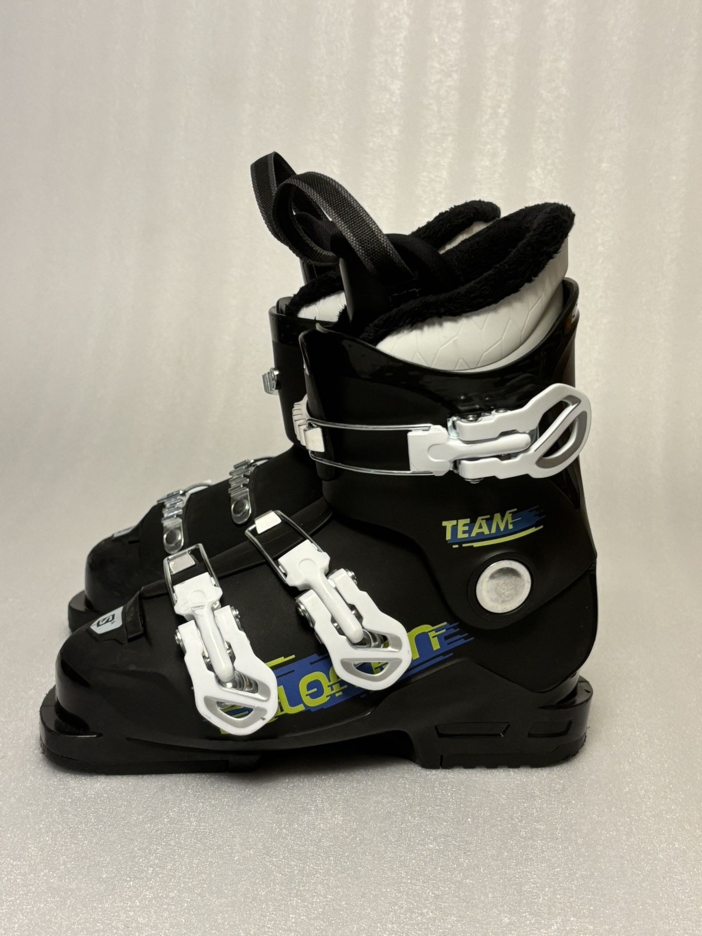 Salomon Skis Boots Size 4-4,5. Youth 