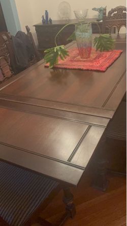 Dining room table with 6 upholstered chairs