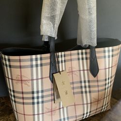 Burberry reversible Tote - Authentic 
