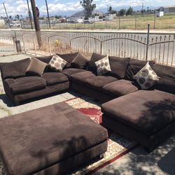 4 Piece Section Couch Amazing Condition 