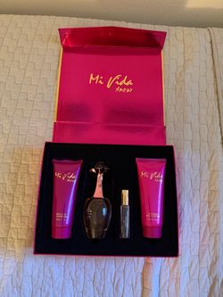 Mi Vida Amour Fragrance Gift Set