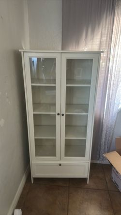 Storage cabinet
