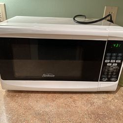 Small Countertop Microwave 700 Watt