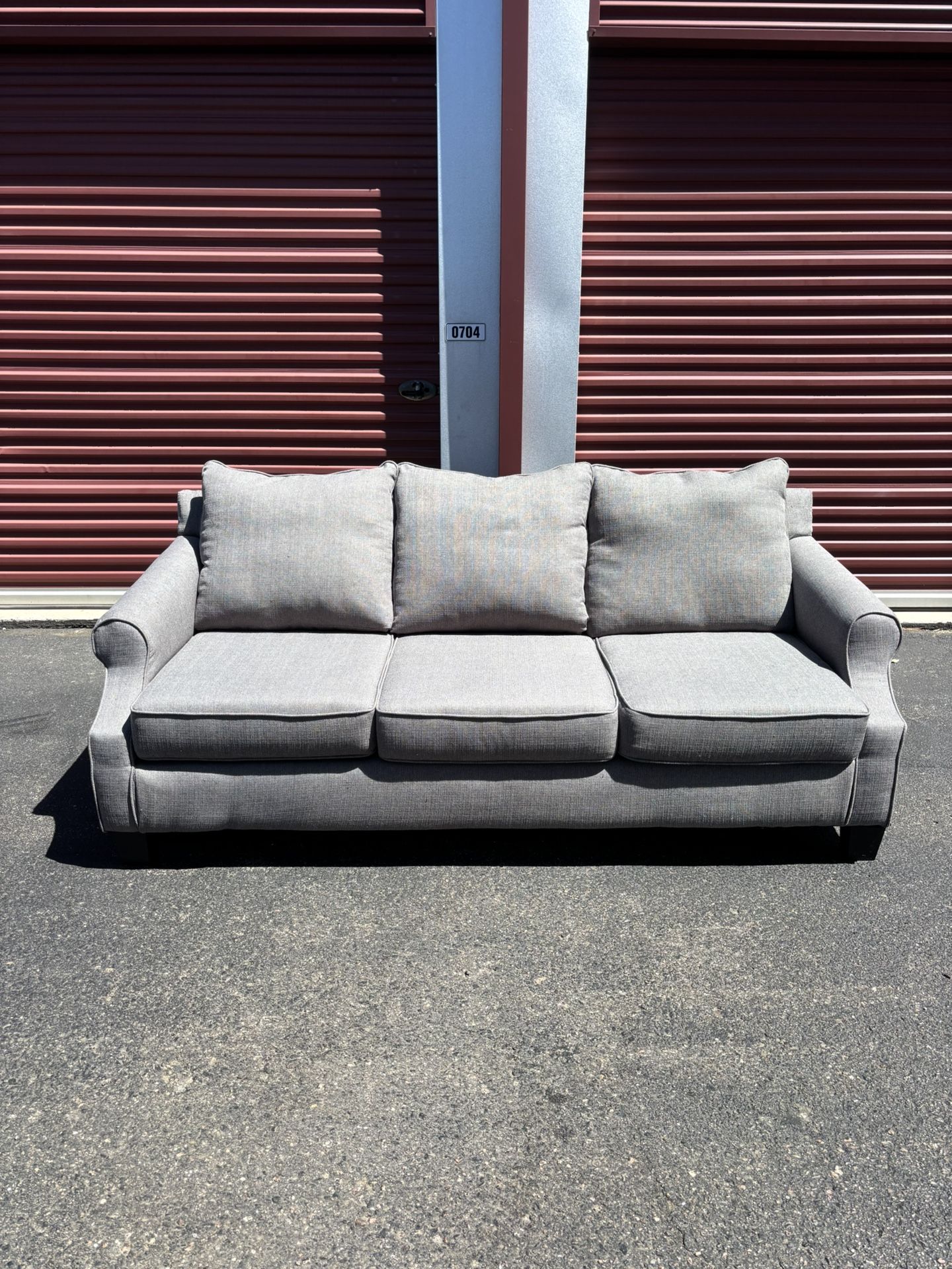**FREE DELIVERY** Beautiful Modern Grey 3 Seater Couch 
