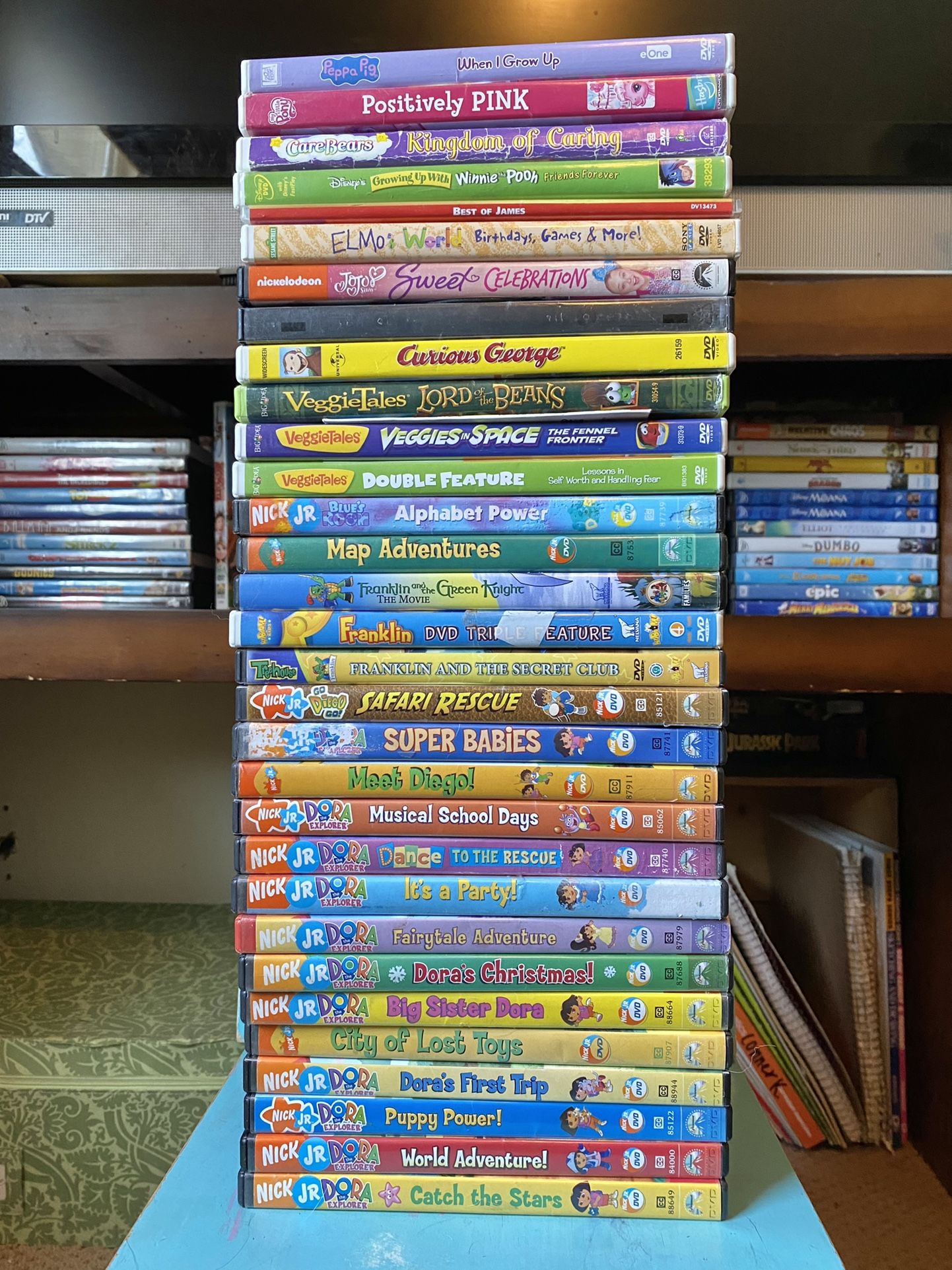 32 DVD’s Kids Lot