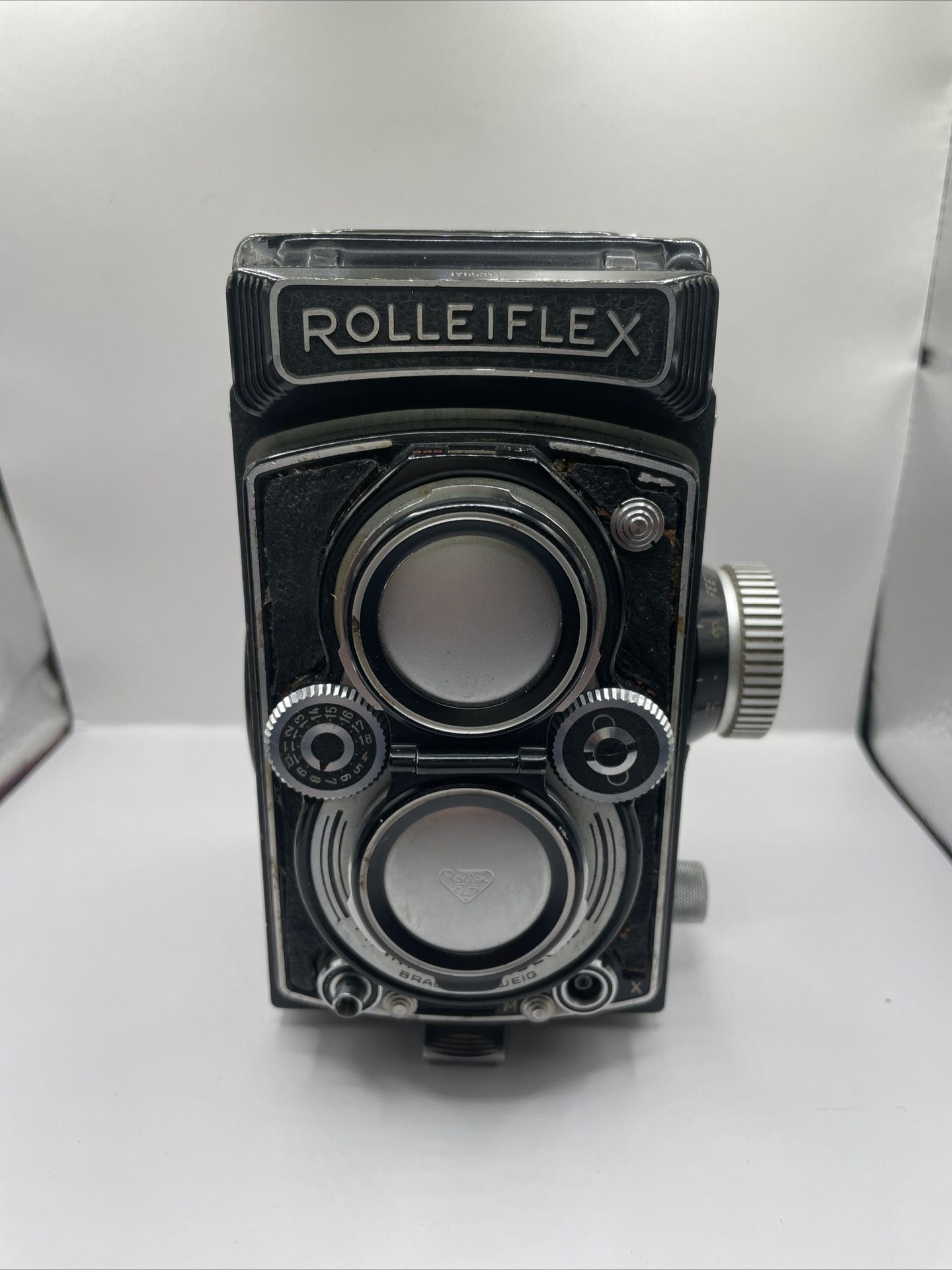 Rolleiflex 3.5B Medium Format Camera w 75mm Tessar Lens Works, Shutter too fast