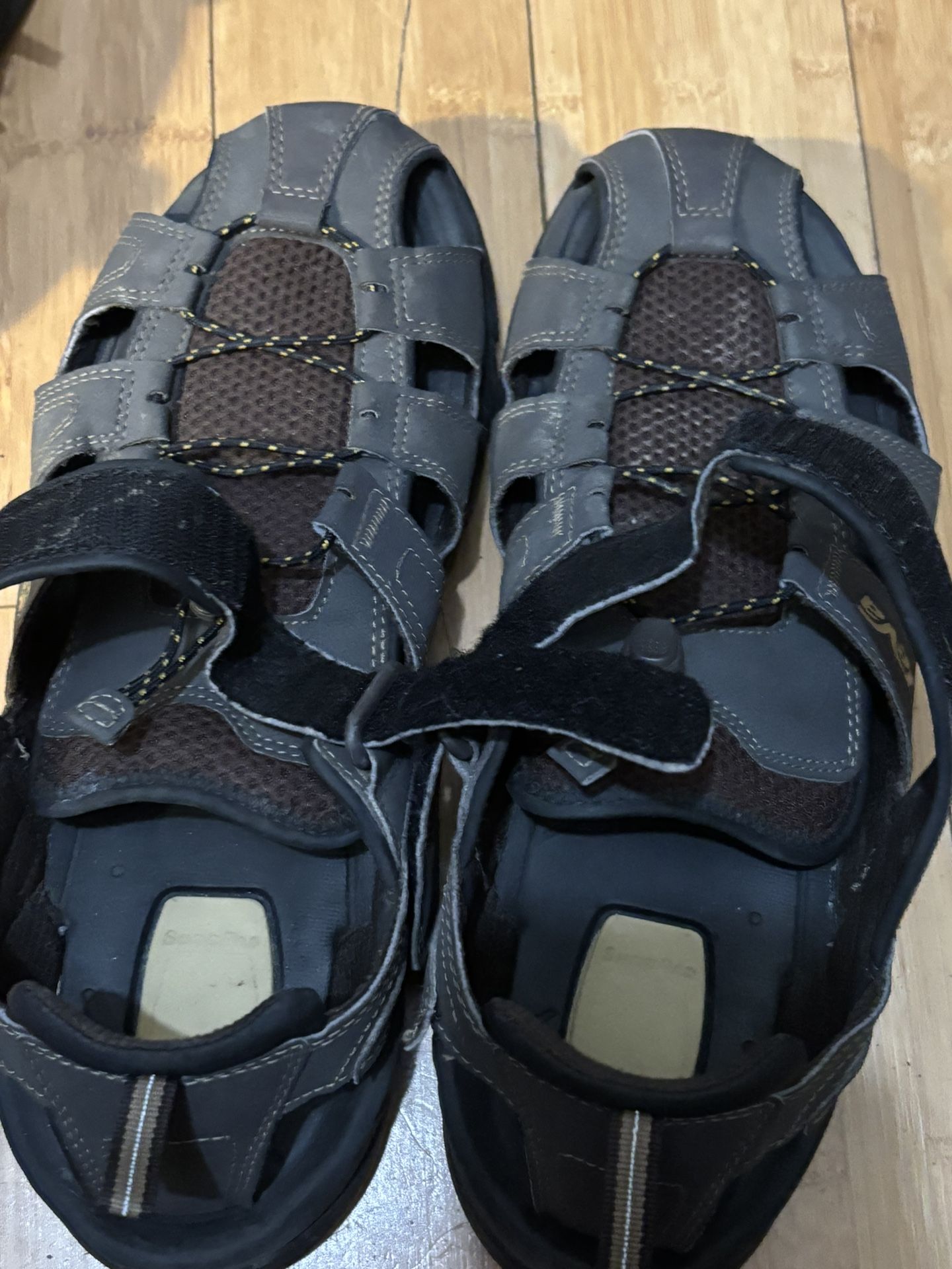 Men’s Size 10 sandals 