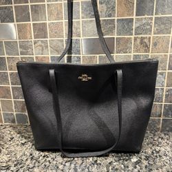 Coach pebbled leather Black Zip Too Tote