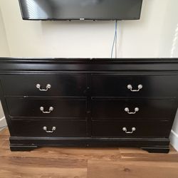 Solid Wood 6-Drawer Dresser + Mirror – Clean & Sturdy