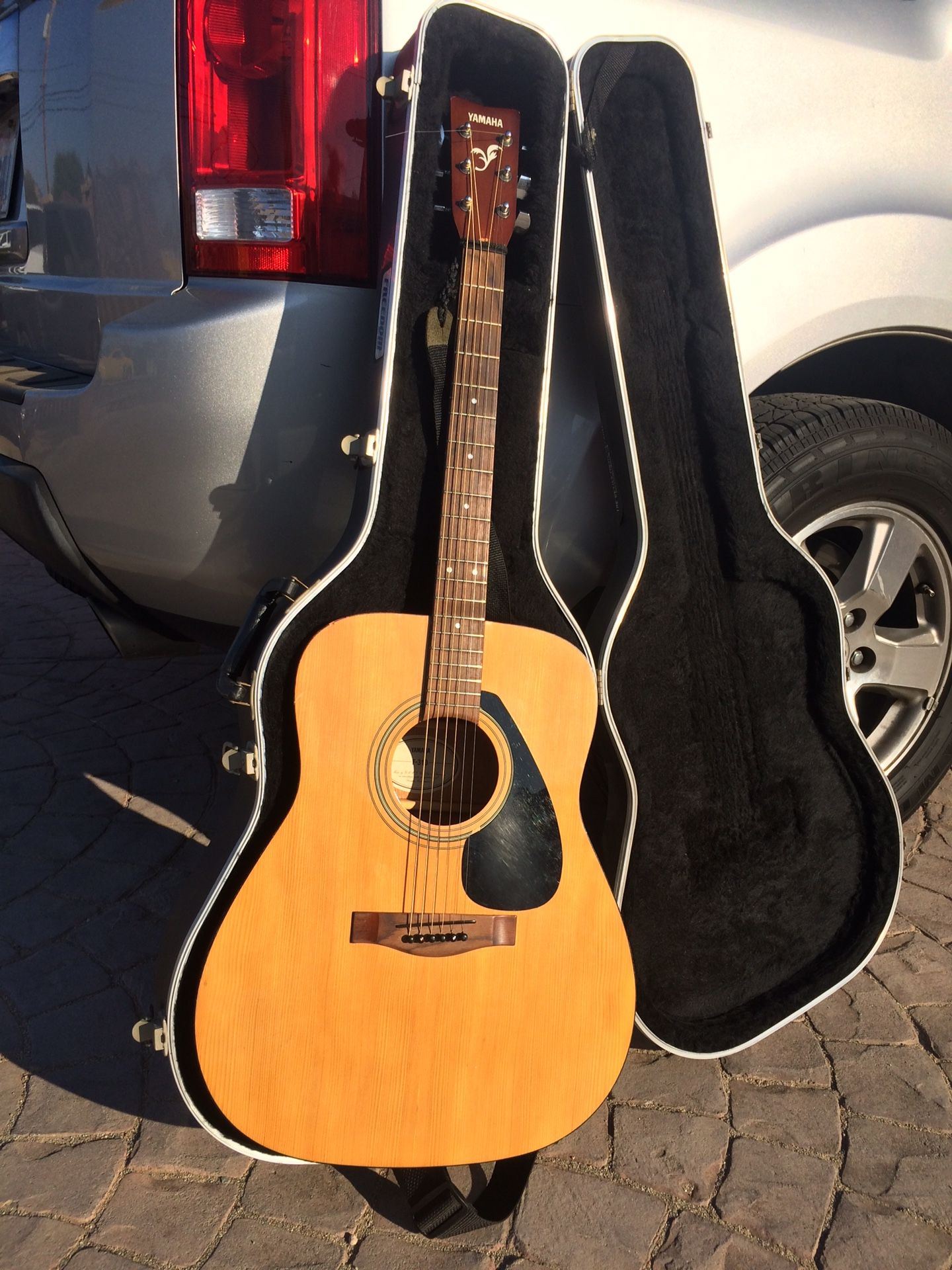 Yamaha F-310 acoustic