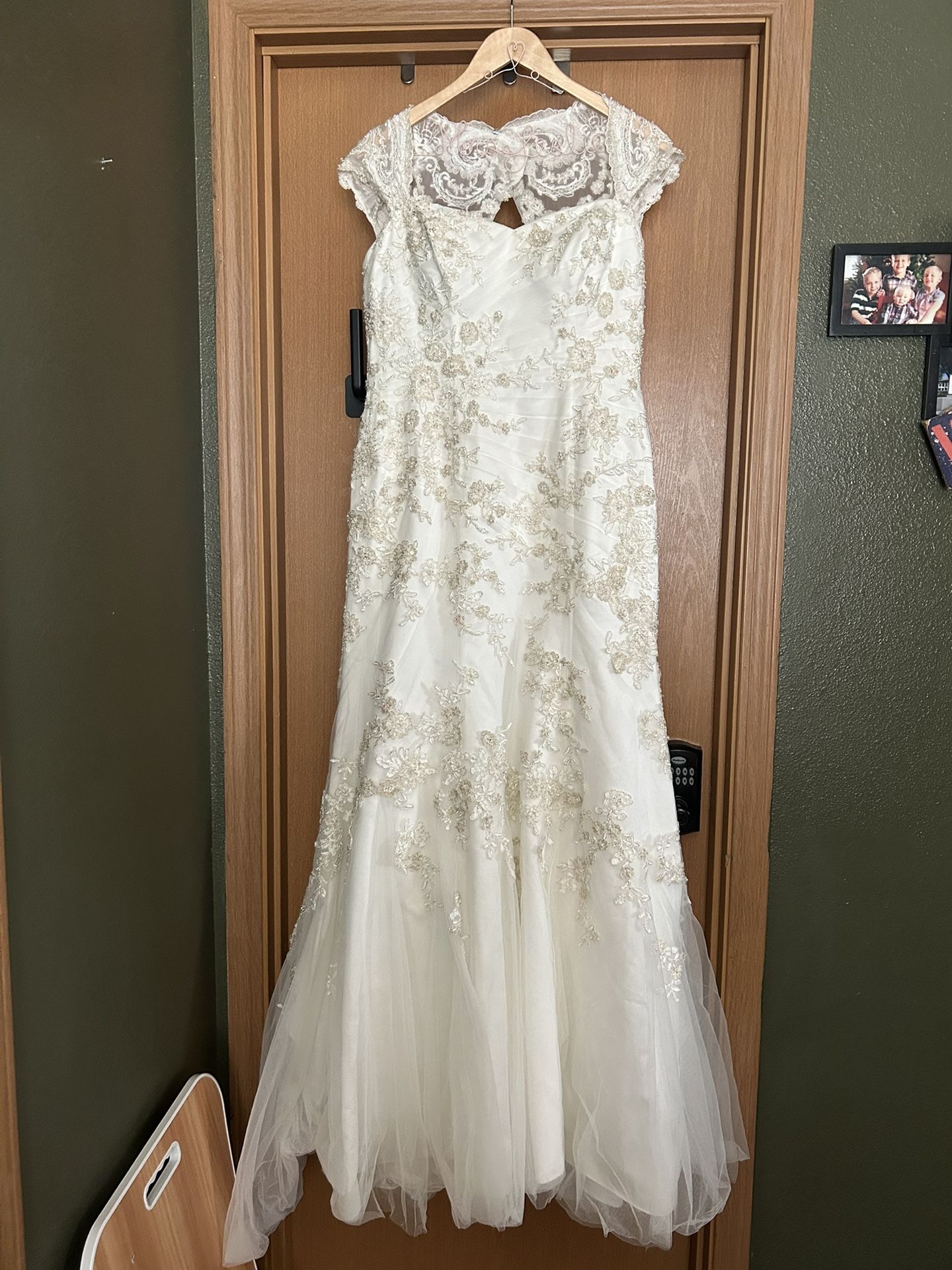 ✨ David’s Bridal Wedding Dress – Ivory/Gold – Size 12 (Style WG3640) ✨