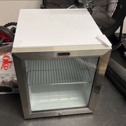 Whynter Mini Fridge (Great Condition)