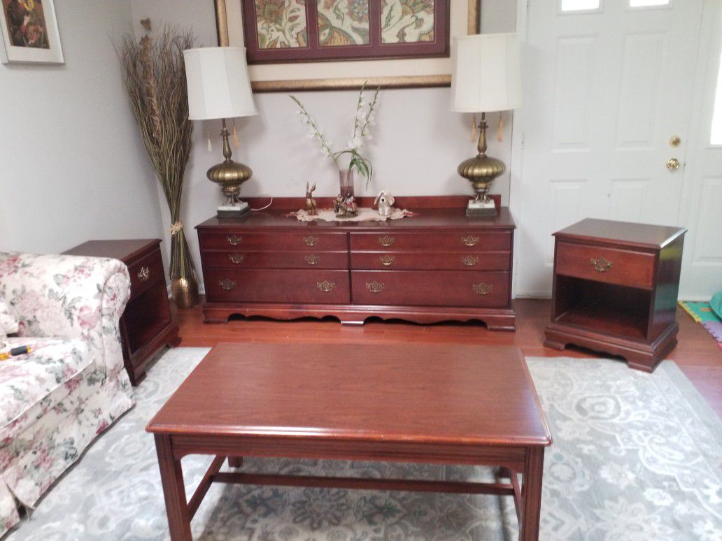 AMERICAN SIGNATURE SET ( TV STAND, TABLE AND 2 ENDS TABLE)
