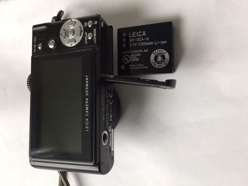 Leica D LUX 10MP Digital Camera with 4x Wide Angle Optical Image