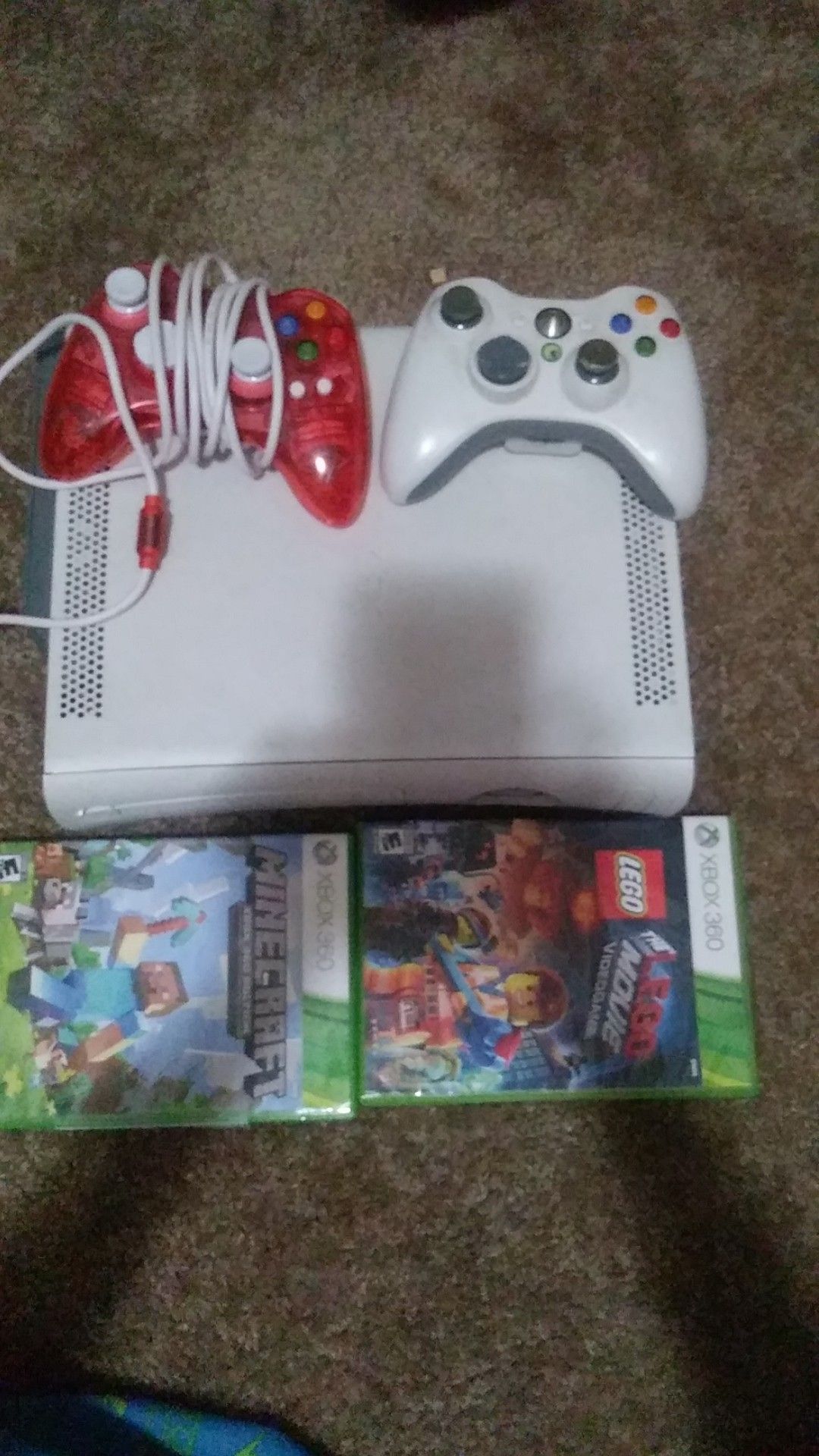 Xbox 360 2 controlers and minecraft and the lego movie game