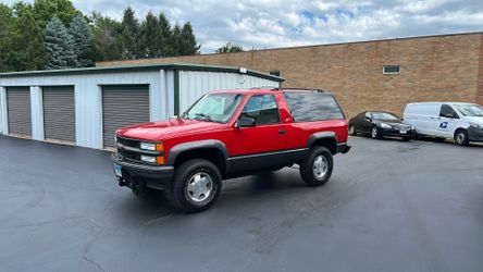 1998 Chevrolet Tahoe w/ Western Plow