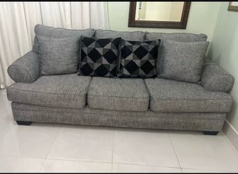 Sofá and Loveseat color black and lo gray