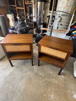 Set of 2 Vintage Mid-Century Modern Side Tables