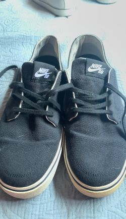 Black nikes