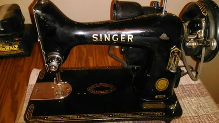 1956 Singer Feather Weight sewing