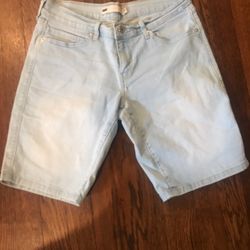 Women’s Levi Jean Bermudas 