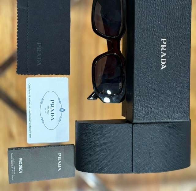 Prada Ġlasses