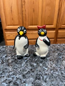 Vintage Plastic 1950’s Penguin Pair of Salt and Pepper Shakers: Kool Cigarettes Promo.  Size approximately 3 1/4 inches tall.  Preowned.