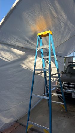 Werner 8’ fiberglass step ladder